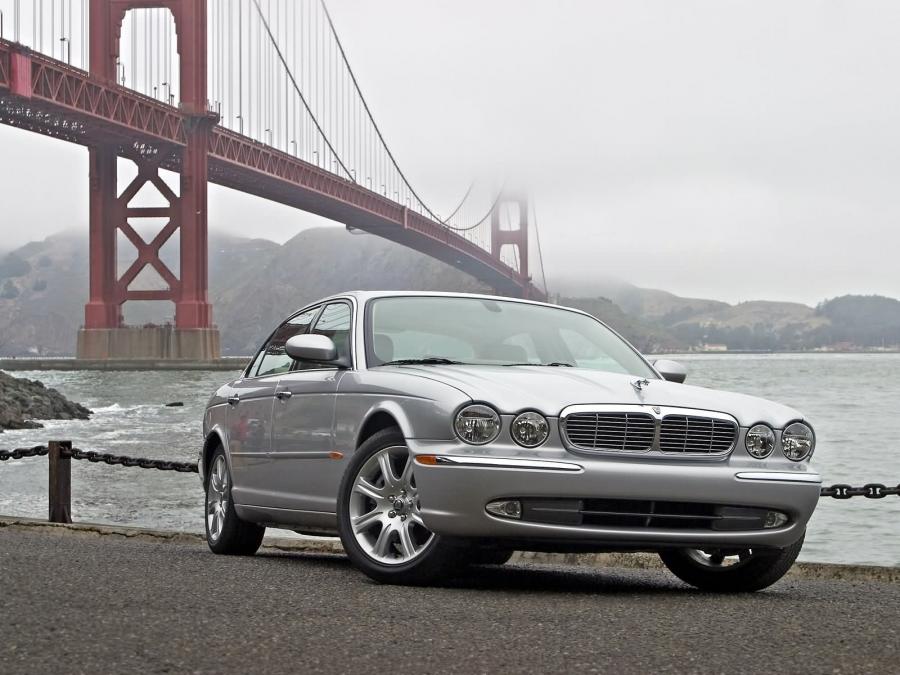  Jaguar XJ8 L 2005 года  (фото 46 из 63)